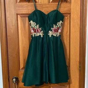 Dark green floral embellished formal dress. Brand:Blondie Size:1